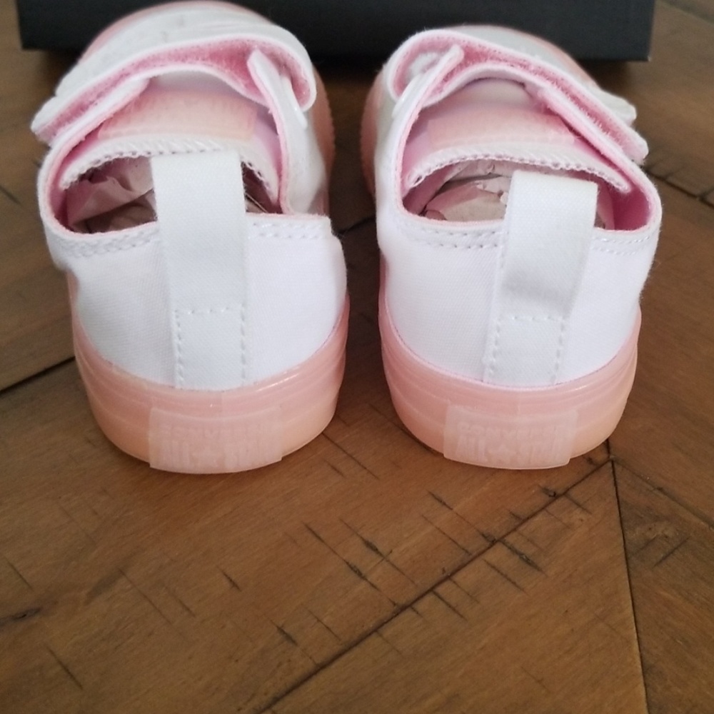 Infant/ Toddlers Converse Shoes - Picture 3 of 6